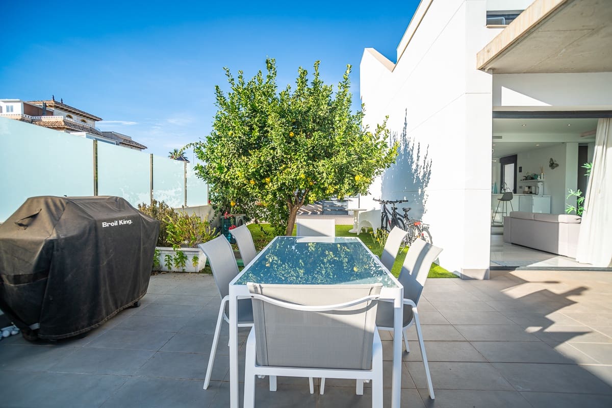 3 soveværelse Villa til salg i Orihuela Costa med swimmingpool - € 485.000 (Ref: 9198933)