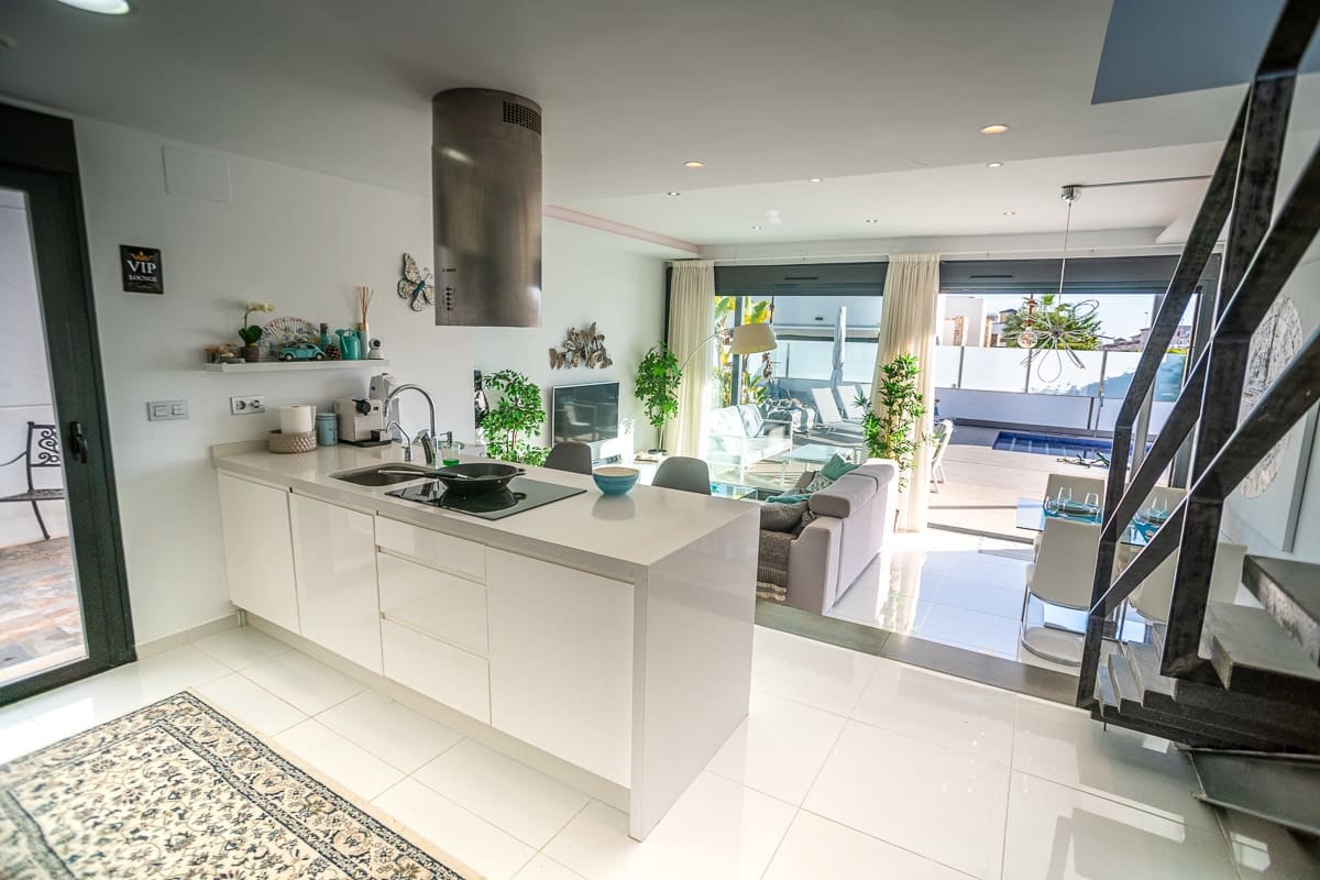 3 soveværelse Villa til salg i Orihuela Costa med swimmingpool - € 485.000 (Ref: 9198933)