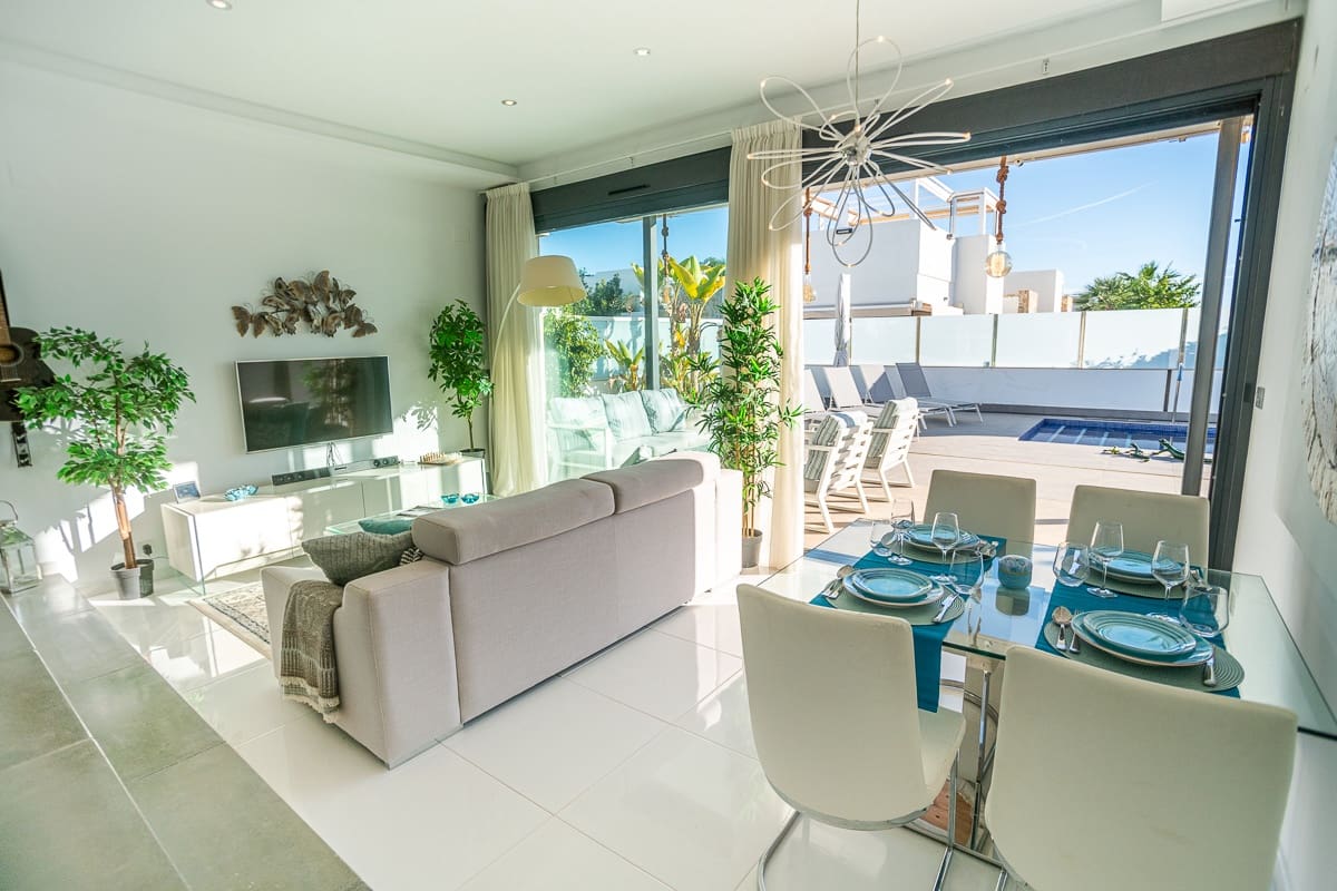 3 soveværelse Villa til salg i Orihuela Costa med swimmingpool - € 485.000 (Ref: 9198933)
