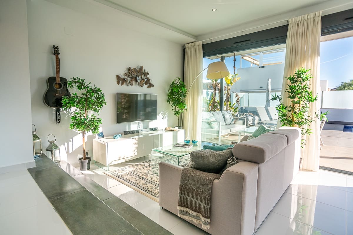 3 soveværelse Villa til salg i Orihuela Costa med swimmingpool - € 485.000 (Ref: 9198933)