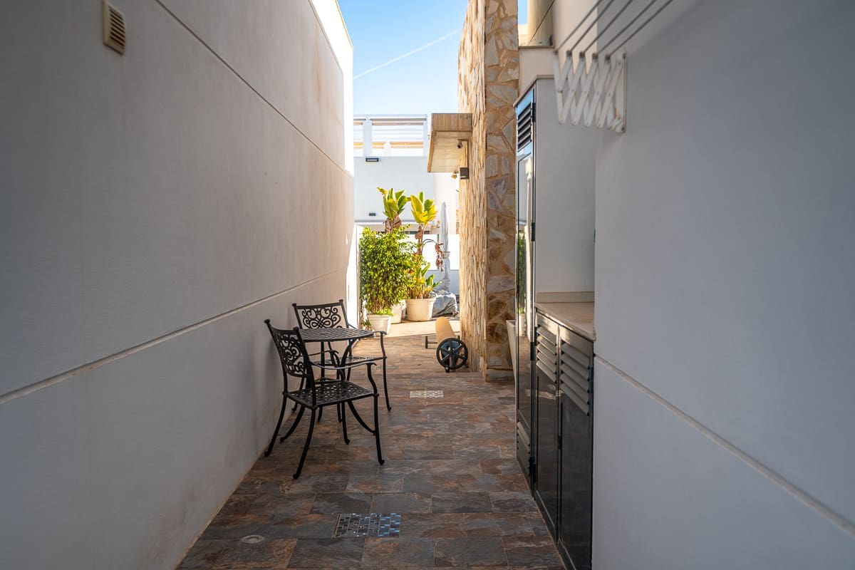 3 soveværelse Villa til salg i Orihuela Costa med swimmingpool - € 485.000 (Ref: 9198933)