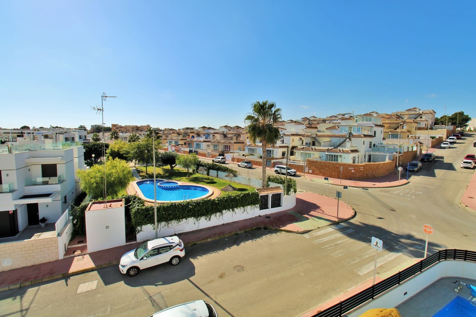 3 bedroom Villa for sale in Villamartin with pool - € 405,000 (Ref: 9198936)
