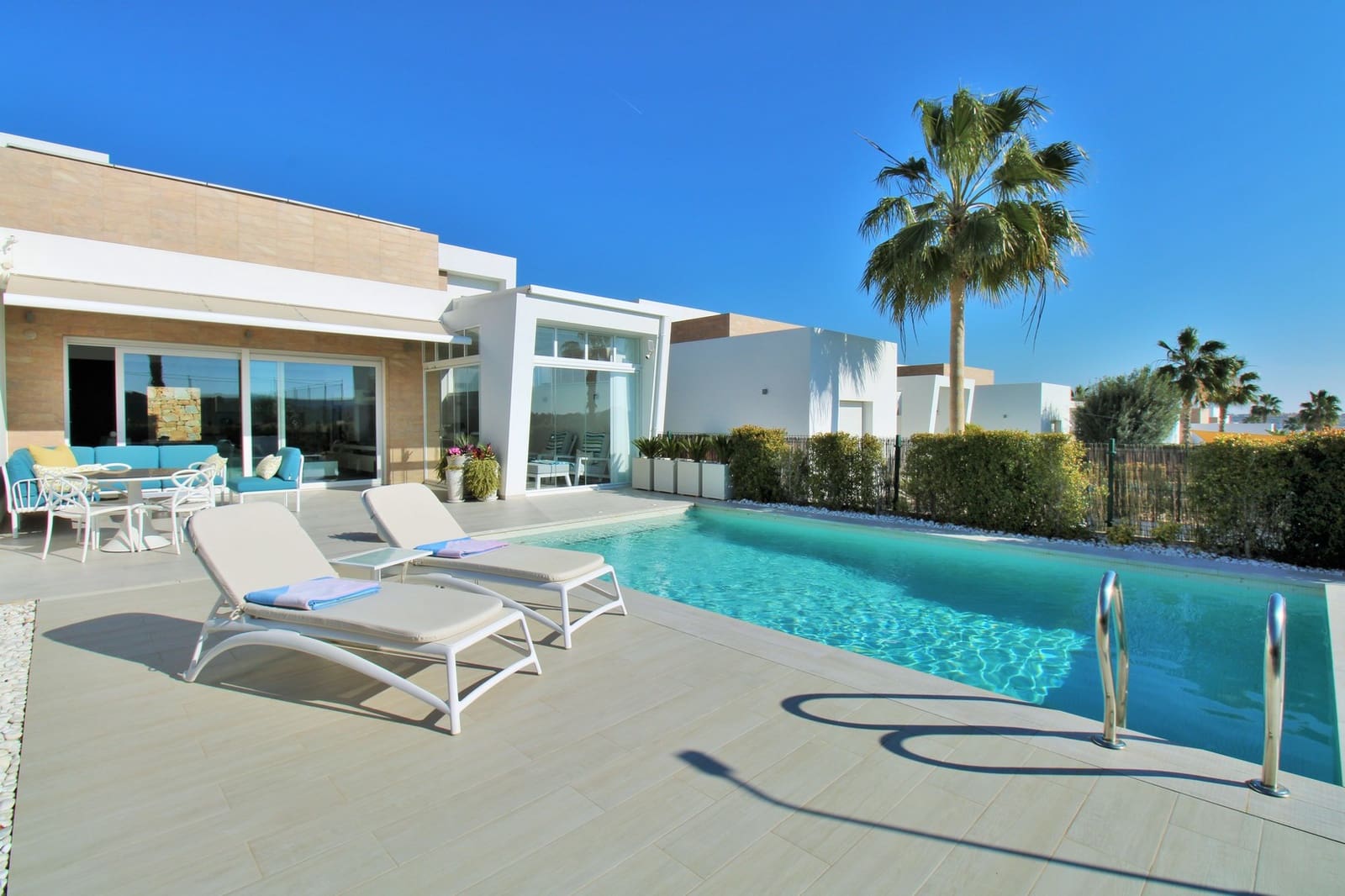 3 bedroom Villa for sale in Algorfa with pool - € 599,900 (Ref: 9198937)