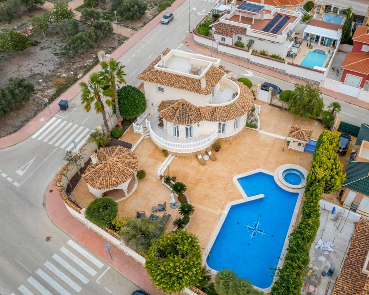 4 camera da letto Villa in vendita in Ciudad Quesada con piscina garage - 890.000 € (Rif: 9198941)