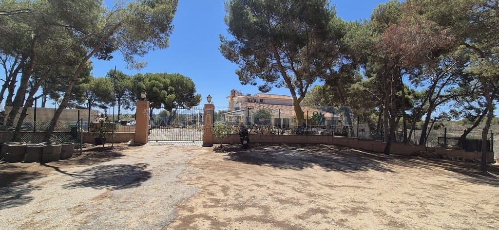 8 Zimmer Villa zu verkaufen in Los Balcones mit Pool Garage - 729.950 € (Ref: 9198945)