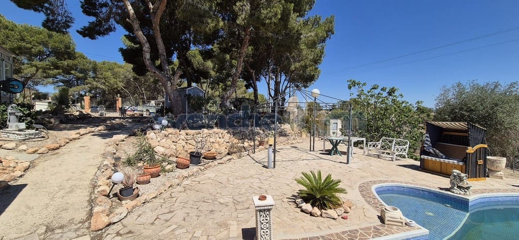 8 Zimmer Villa zu verkaufen in Los Balcones mit Pool Garage - 729.950 € (Ref: 9198945)