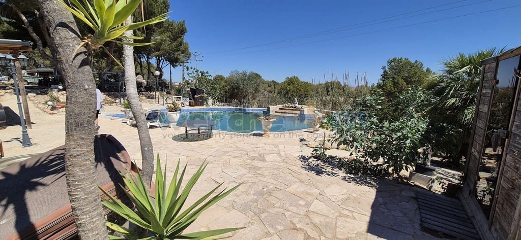 8 Zimmer Villa zu verkaufen in Los Balcones mit Pool Garage - 729.950 € (Ref: 9198945)