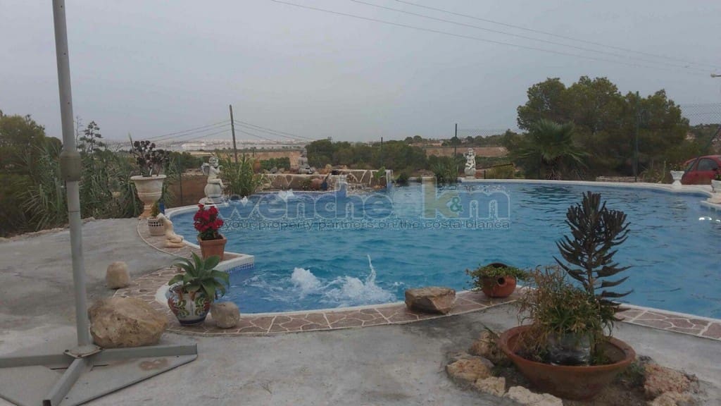 8 Zimmer Villa zu verkaufen in Los Balcones mit Pool Garage - 729.950 € (Ref: 9198945)