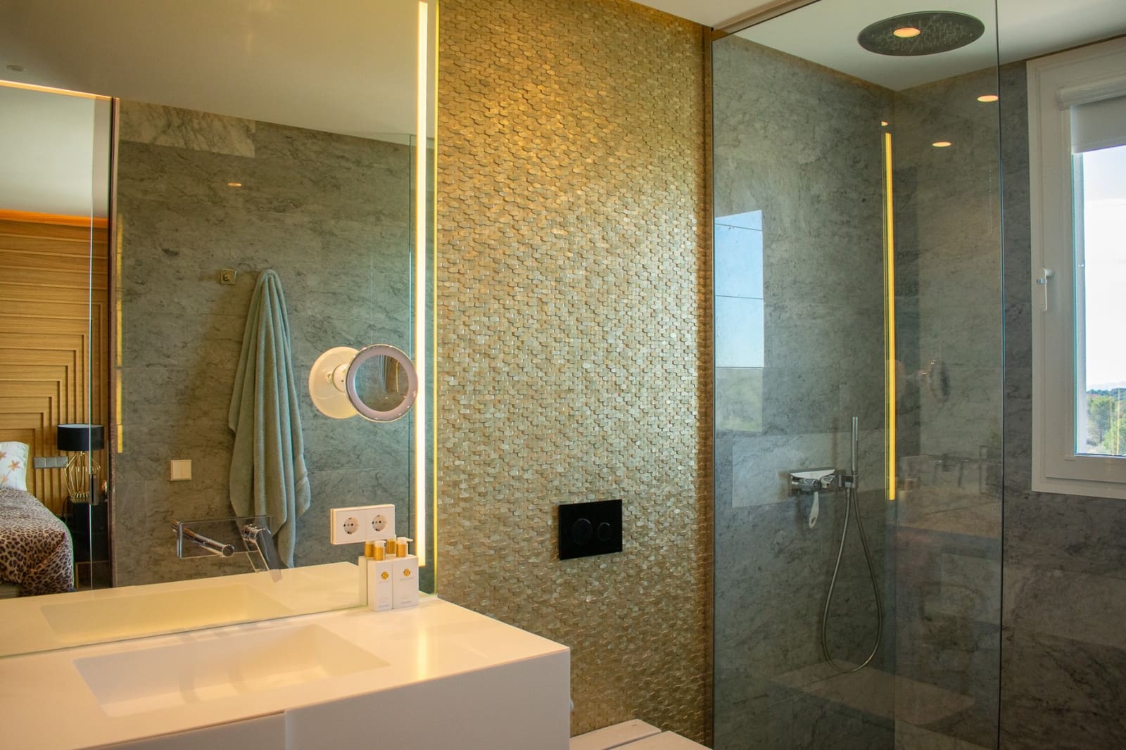 3 chambre Appartement à vendre à Las Colinas Golf avec piscine garage - 829 000 € (Ref: 9198946)