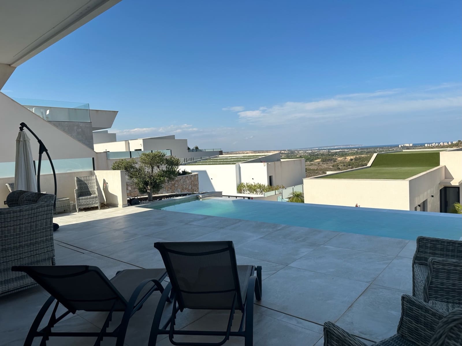 4 slaapkamer Villa te koop in Ciudad Quesada met zwembad garage - € 529.000 (Ref: 9198968)