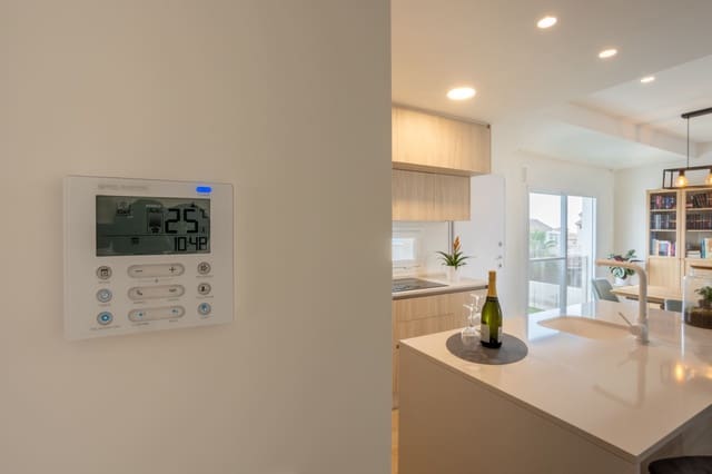 2 chambre Appartement à vendre à Villamartin, Orihuela avec piscine garage - 318 000 € (Ref: 9198973)