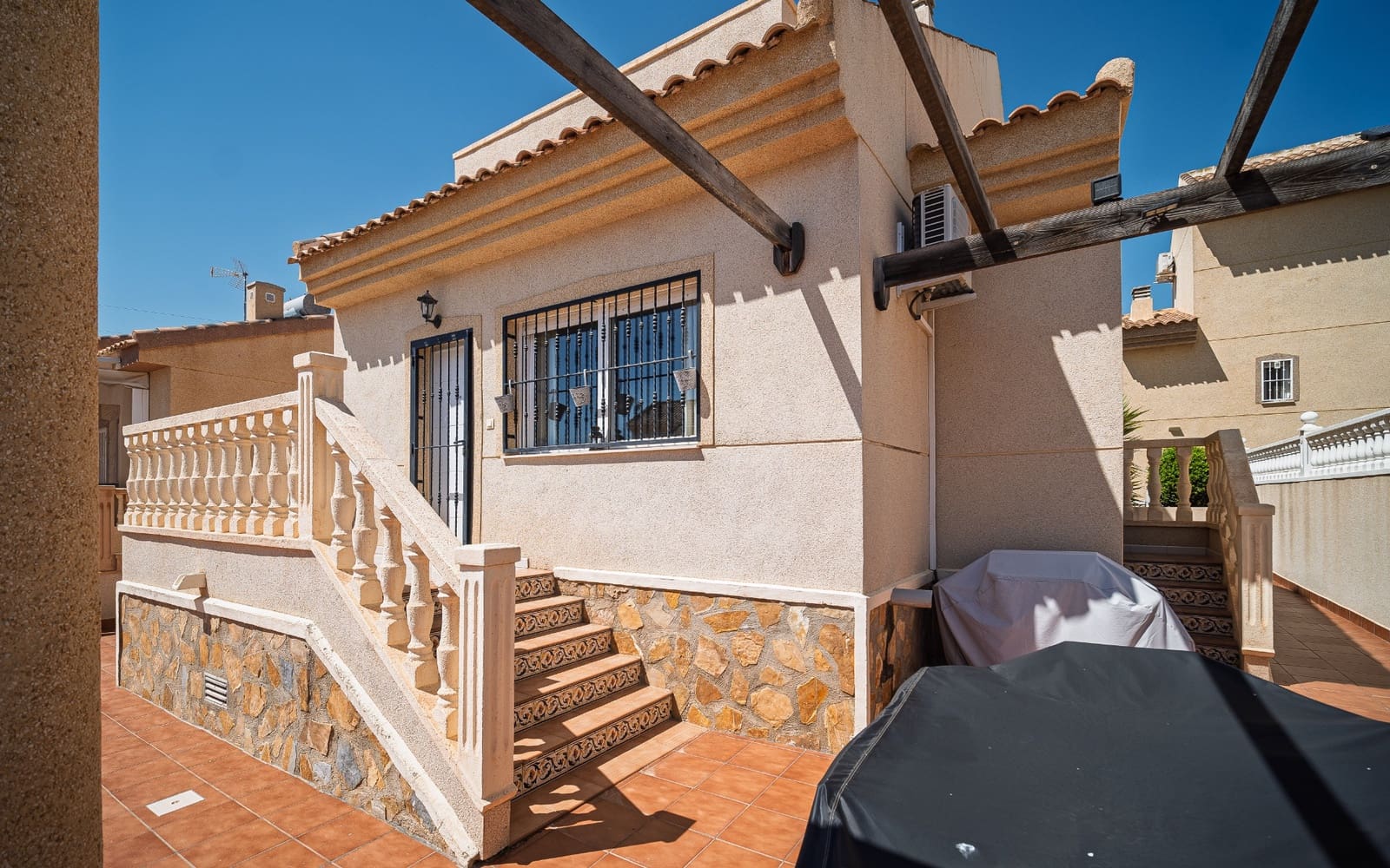 Chalet de 3 habitaciones en Ciudad Quesada en venta con piscina - 229.950 € (Ref: 9198989)