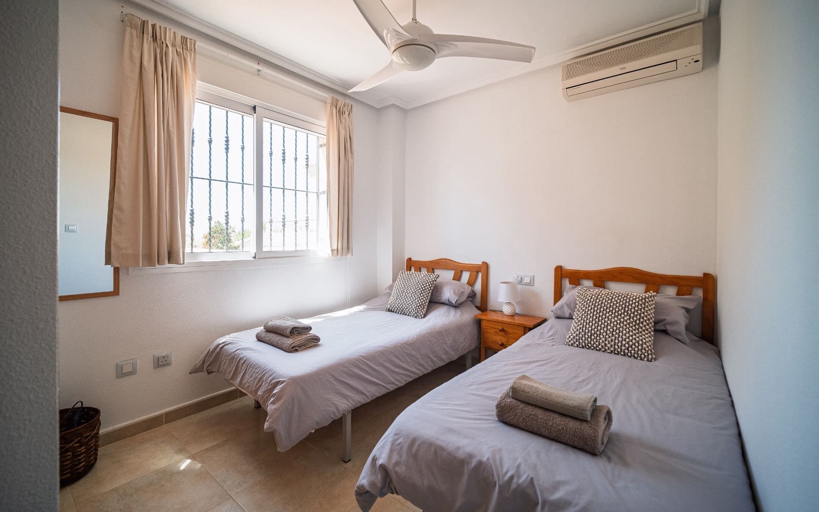 Chalet de 3 habitaciones en Ciudad Quesada en venta con piscina - 229.950 € (Ref: 9198989)