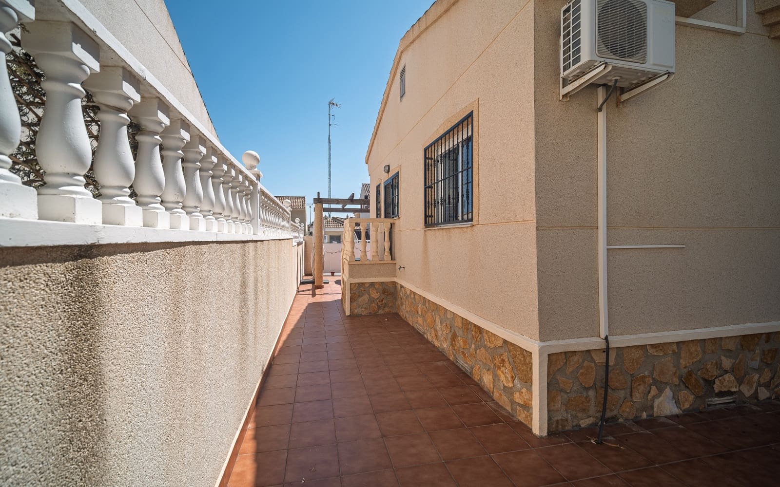 Chalet de 3 habitaciones en Ciudad Quesada en venta con piscina - 229.950 € (Ref: 9198989)