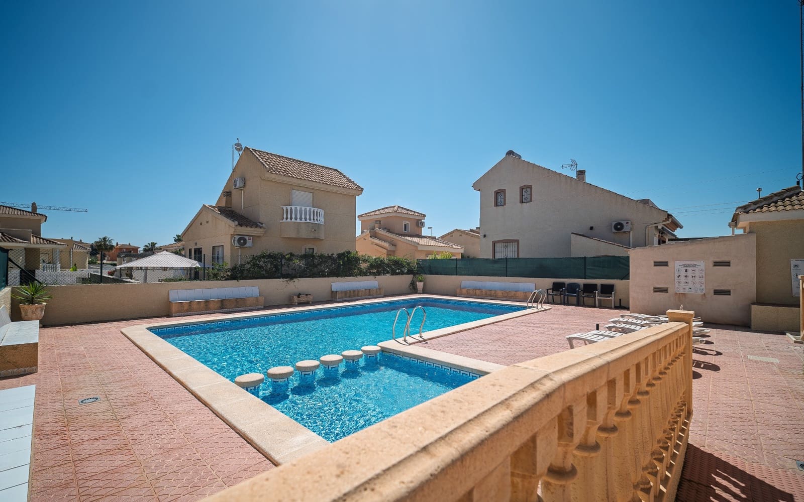 Chalet de 3 habitaciones en Ciudad Quesada en venta con piscina - 229.950 € (Ref: 9198989)