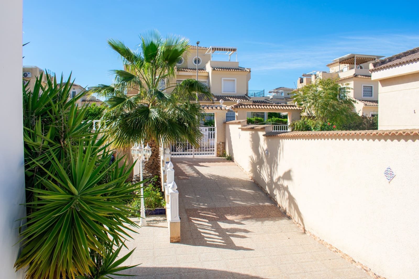 4 bedroom Villa for sale in Ciudad Quesada with pool - € 399,950 (Ref: 9198992)