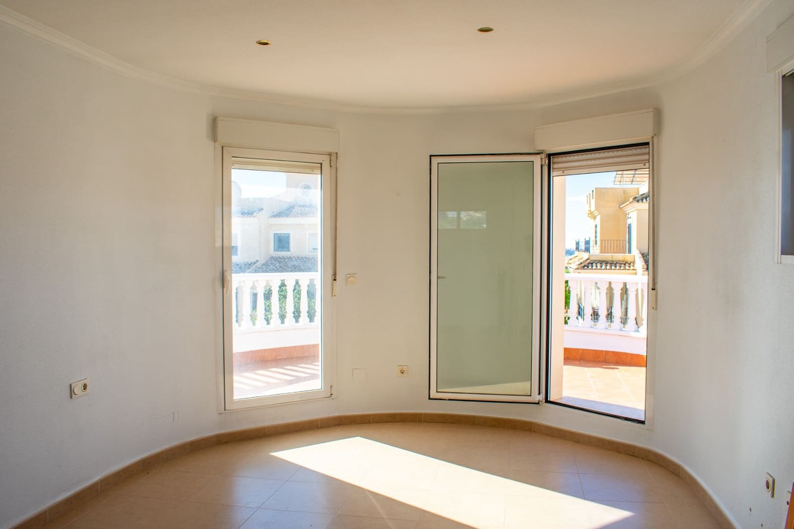 4 bedroom Villa for sale in Ciudad Quesada with pool - € 399,950 (Ref: 9198992)