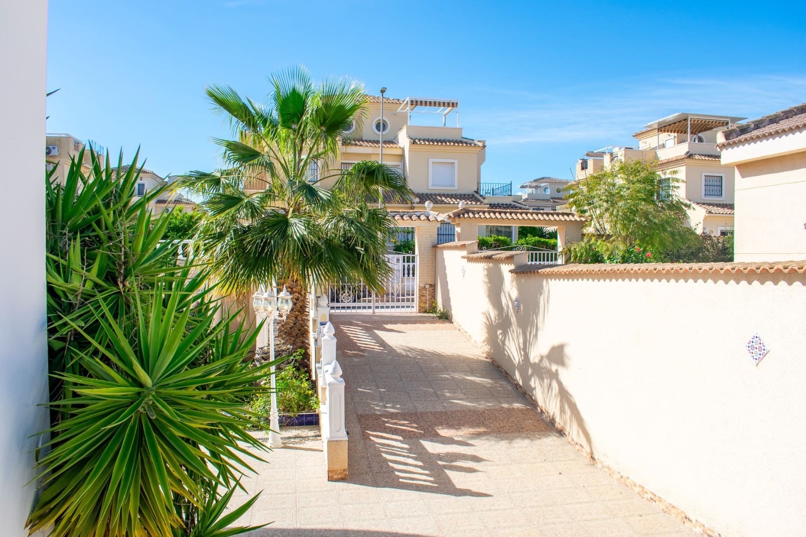 4 bedroom Villa for sale in Ciudad Quesada with pool - € 399,950 (Ref: 9198992)