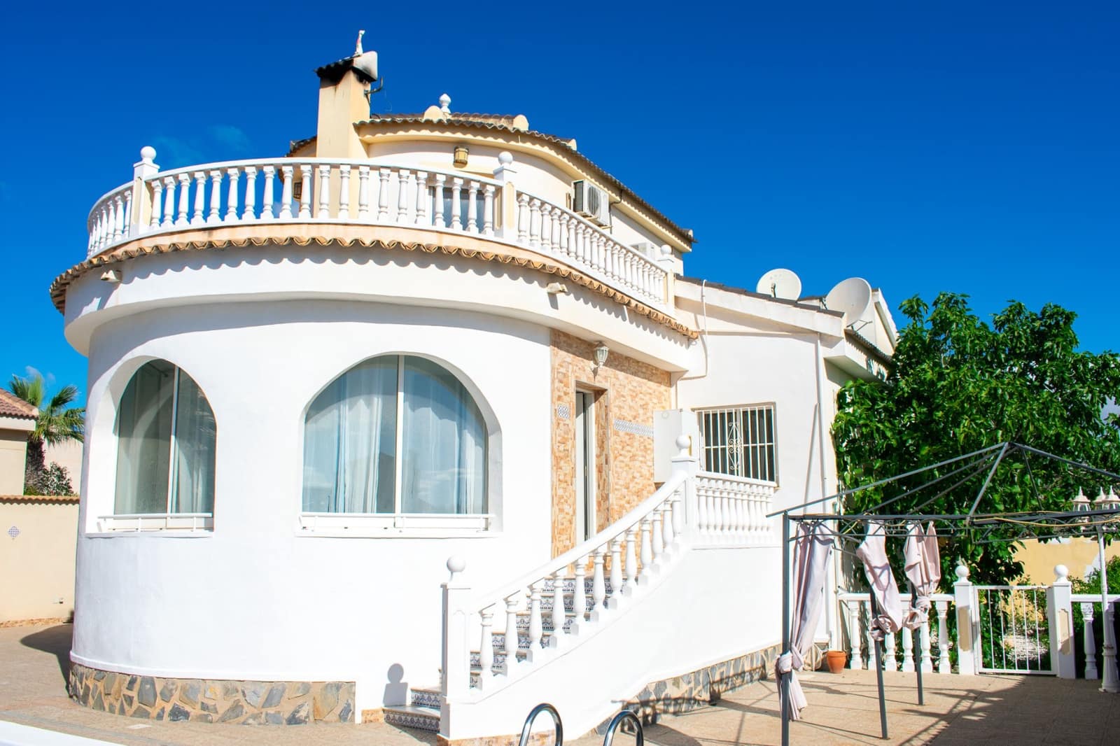 4 bedroom Villa for sale in Ciudad Quesada with pool - € 399,950 (Ref: 9198992)