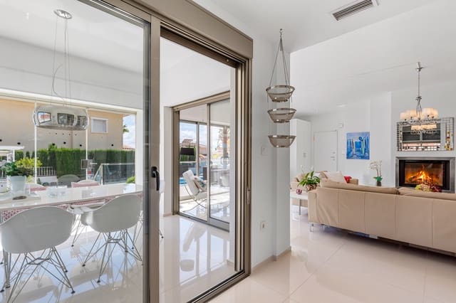 4 Zimmer Villa zu verkaufen in Ciudad Quesada, Rojales mit Pool - 750.000 € (Ref: 9198999)