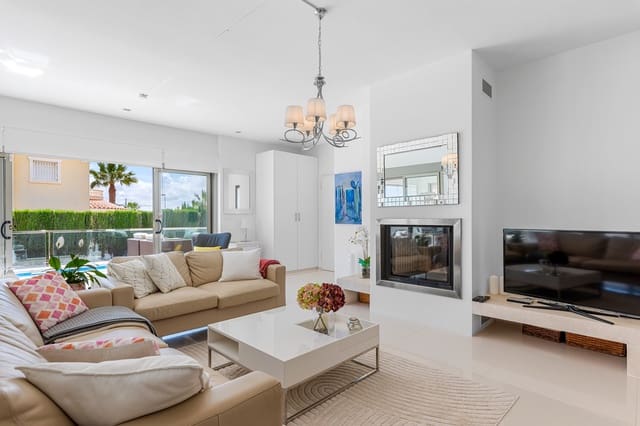 4 Zimmer Villa zu verkaufen in Ciudad Quesada, Rojales mit Pool - 750.000 € (Ref: 9198999)