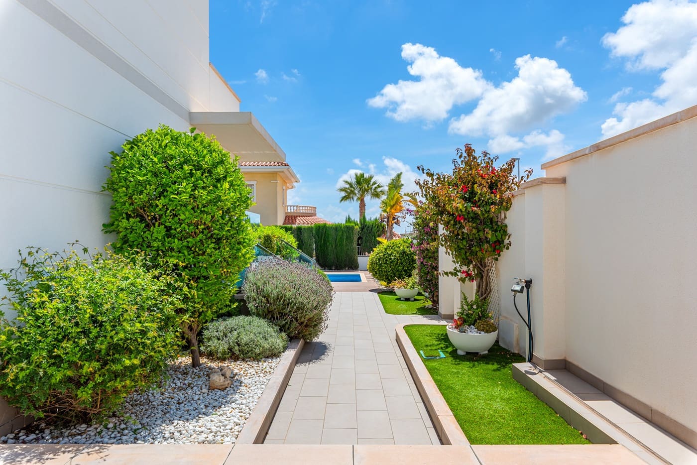 4 Zimmer Villa zu verkaufen in Ciudad Quesada mit Pool - 750.000 € (Ref: 9198999)