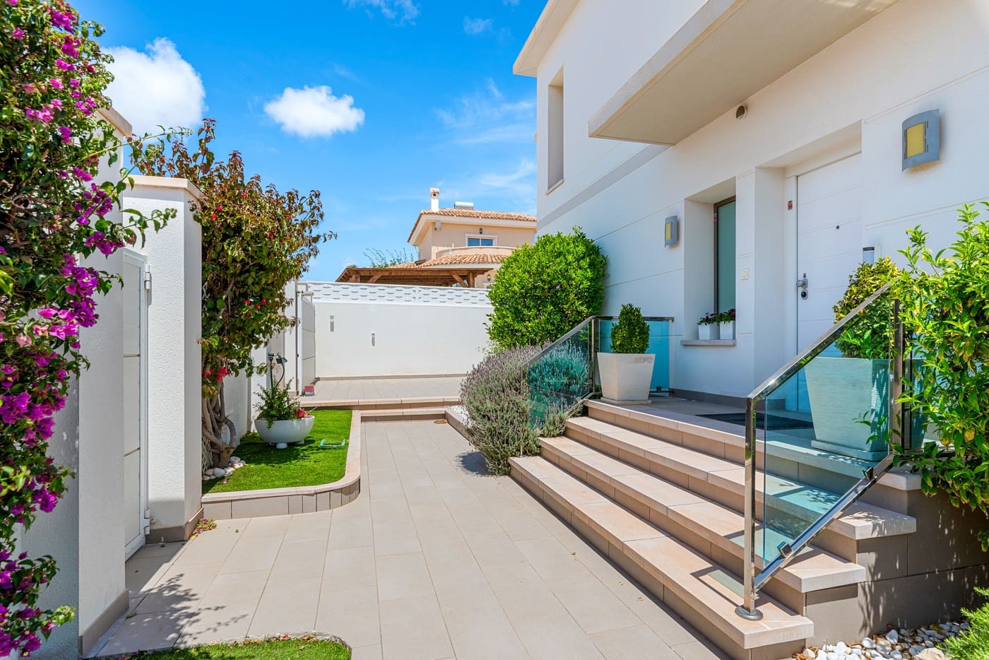 4 Zimmer Villa zu verkaufen in Ciudad Quesada mit Pool - 750.000 € (Ref: 9198999)