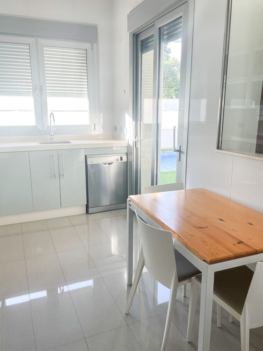 3 slaapkamer Villa te koop in Mil Palmeras met zwembad - € 565.000 (Ref: 9199003)