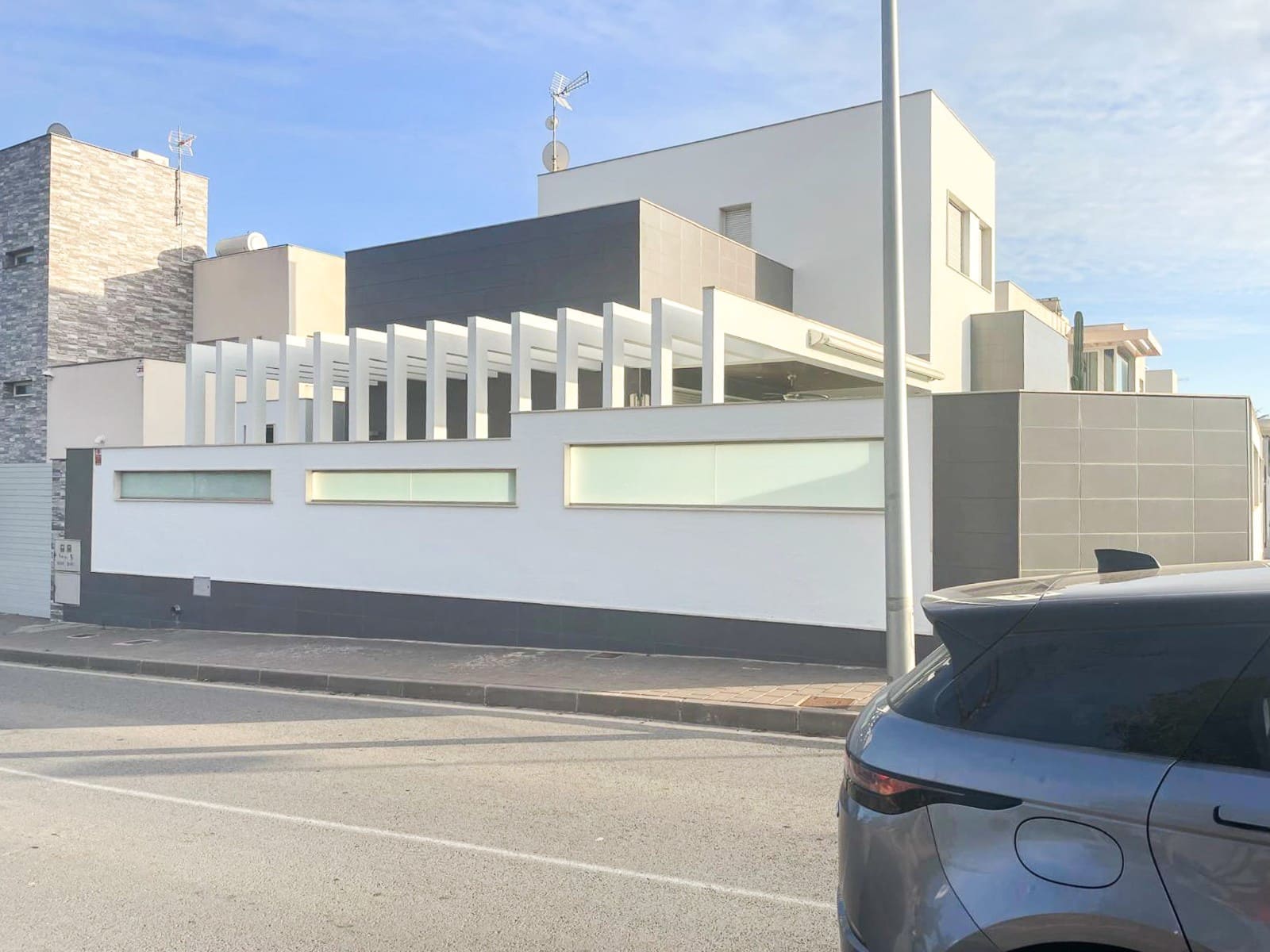 3 slaapkamer Villa te koop in Mil Palmeras met zwembad - € 565.000 (Ref: 9199003)