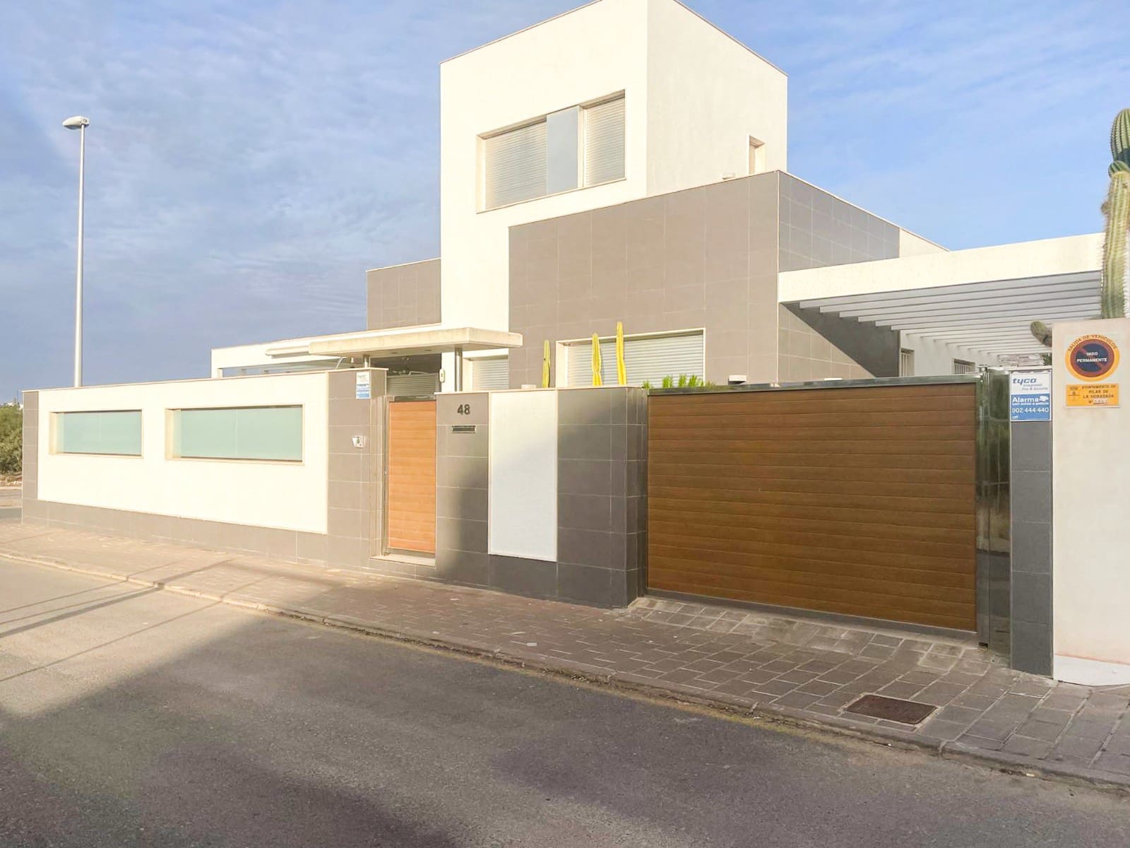 3 slaapkamer Villa te koop in Mil Palmeras met zwembad - € 565.000 (Ref: 9199003)