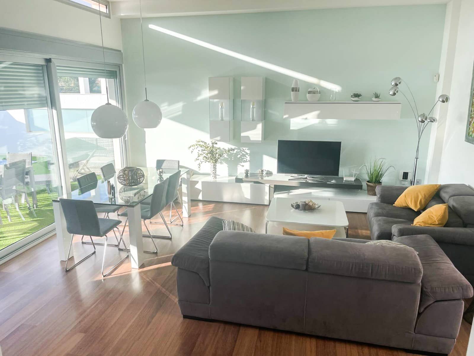 3 slaapkamer Villa te koop in Mil Palmeras met zwembad - € 565.000 (Ref: 9199003)