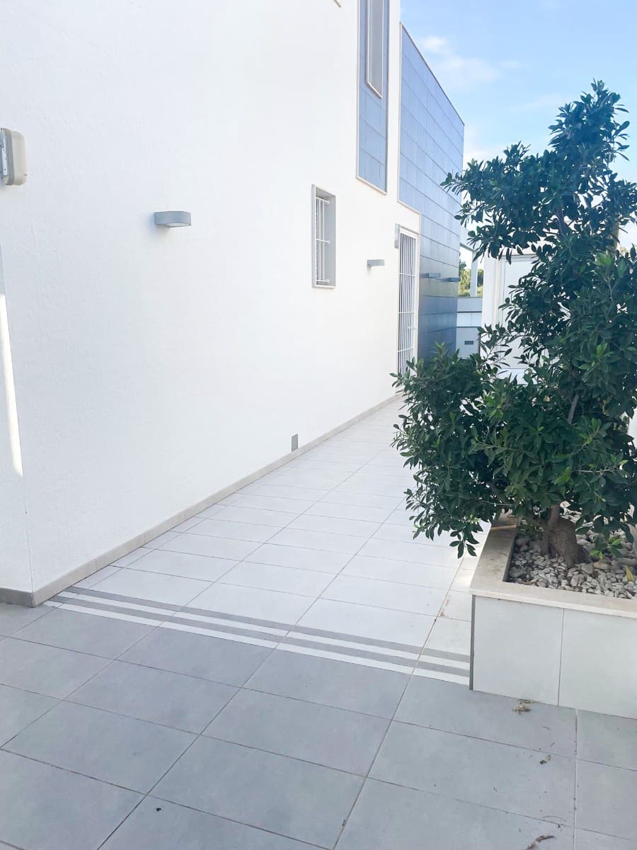 3 slaapkamer Villa te koop in Mil Palmeras met zwembad - € 565.000 (Ref: 9199003)