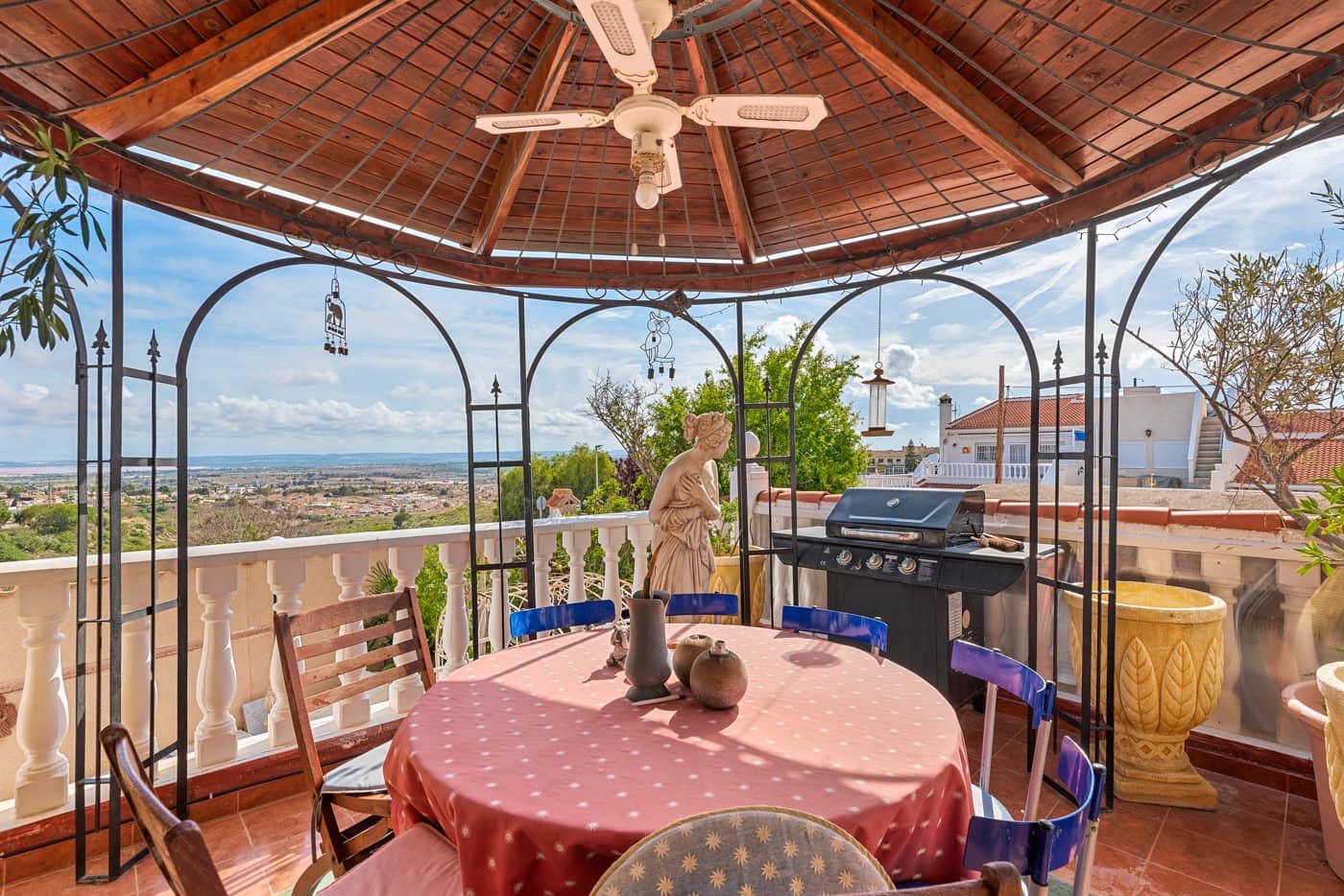 4 bedroom Villa for sale in Ciudad Quesada with pool - € 419,000 (Ref: 9199007)