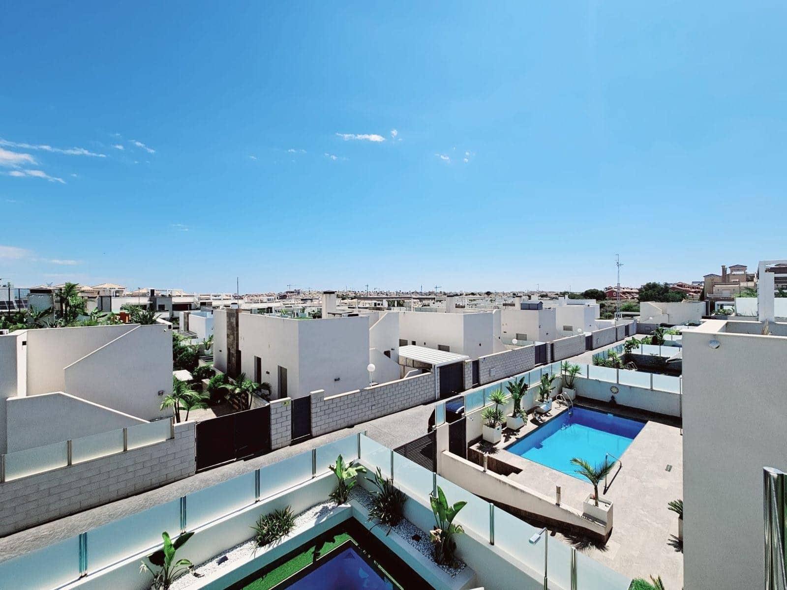 5 quarto Moradia para venda em Villamartin com piscina garagem - 499 000 € (Ref: 9199022)