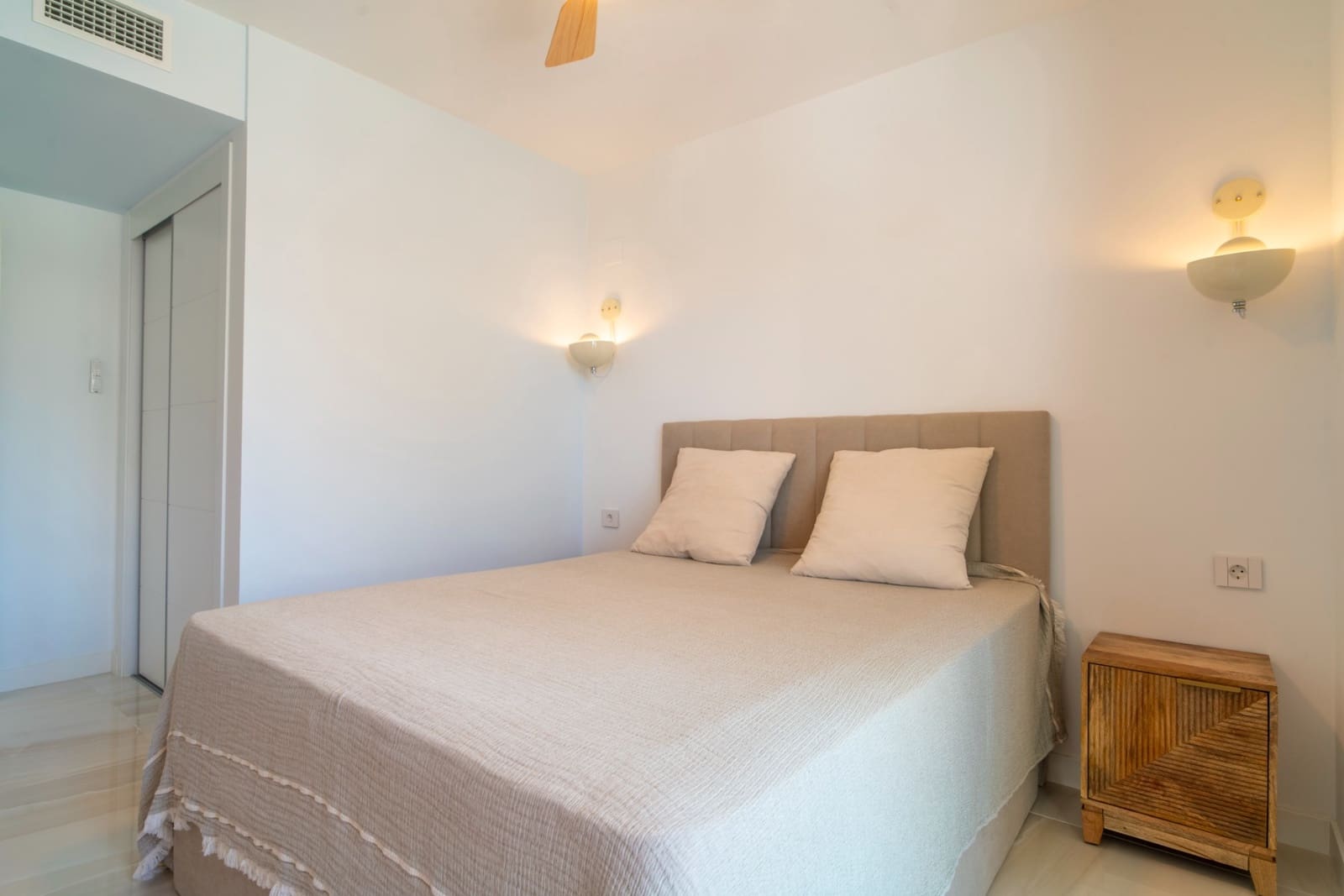 3 slaapkamer Appartement te koop in Punta Prima met zwembad garage - € 599.000 (Ref: 9199032)