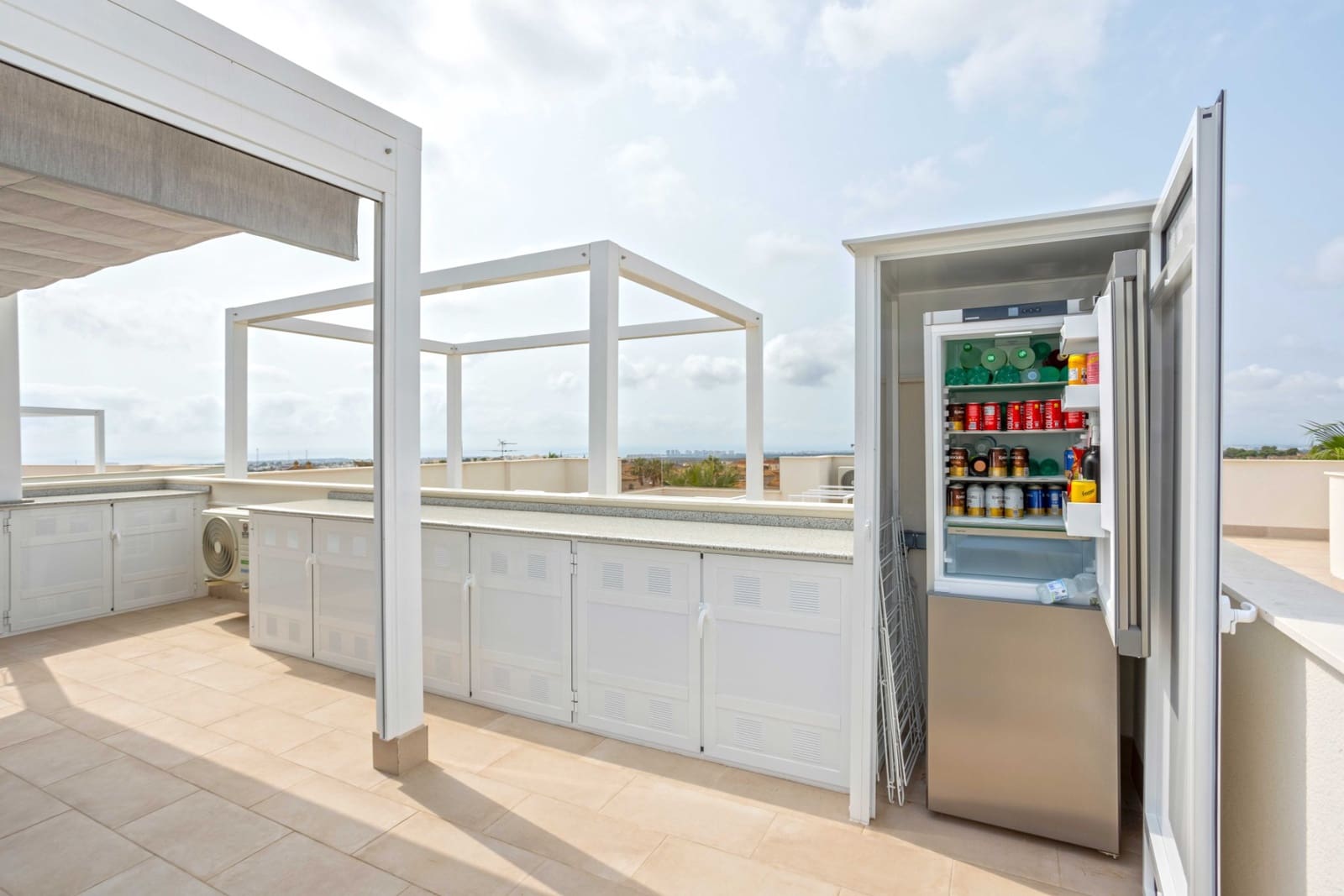 2 soveværelse Lejlighed til salg i Villamartin med swimmingpool garage - € 299.950 (Ref: 9199041)