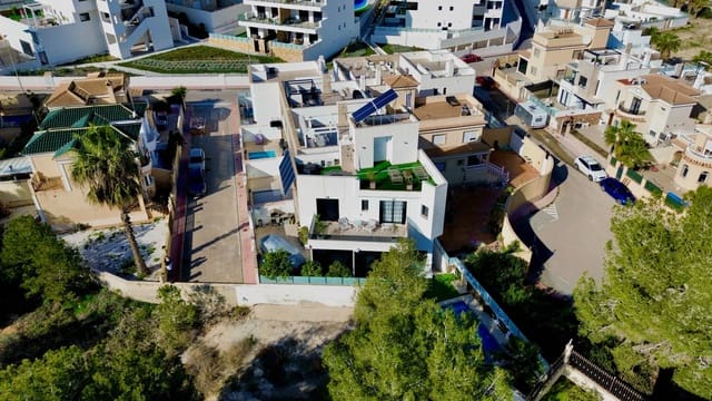 3 soveværelse Villa til salg i Villamartin, Orihuela med swimmingpool - € 495.000 (Ref: 9199042)