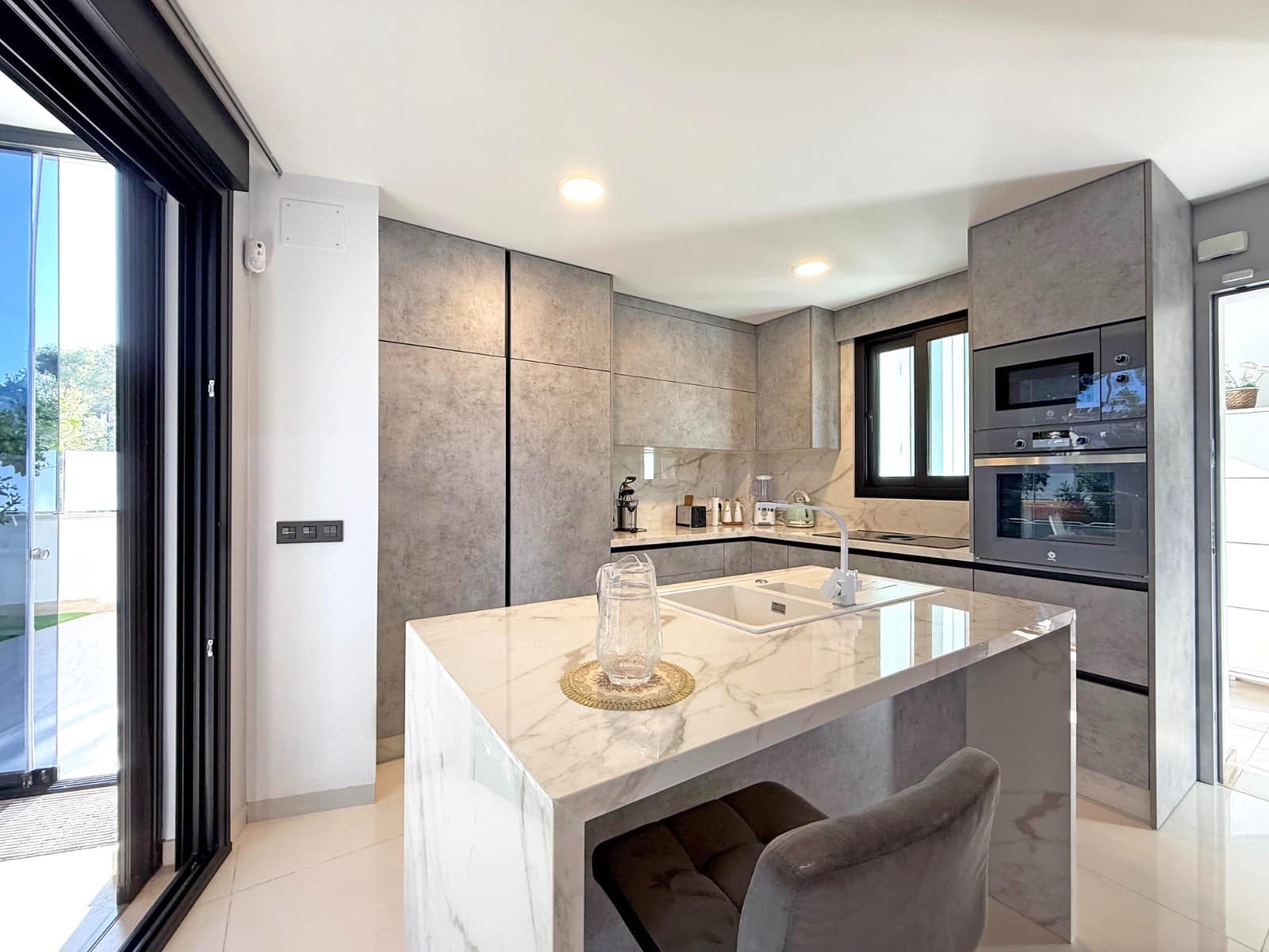 3 bedroom Villa for sale in Villamartin with pool - € 495,000 (Ref: 9199042)