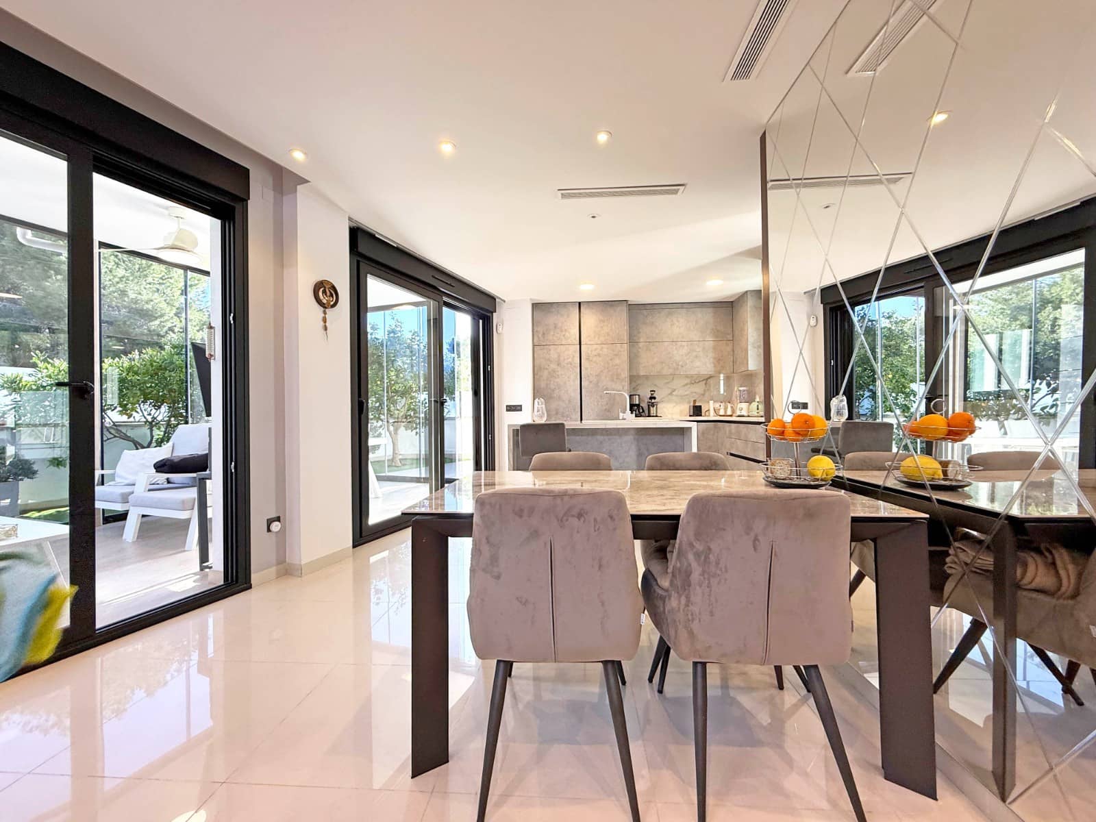 3 bedroom Villa for sale in Villamartin with pool - € 495,000 (Ref: 9199042)