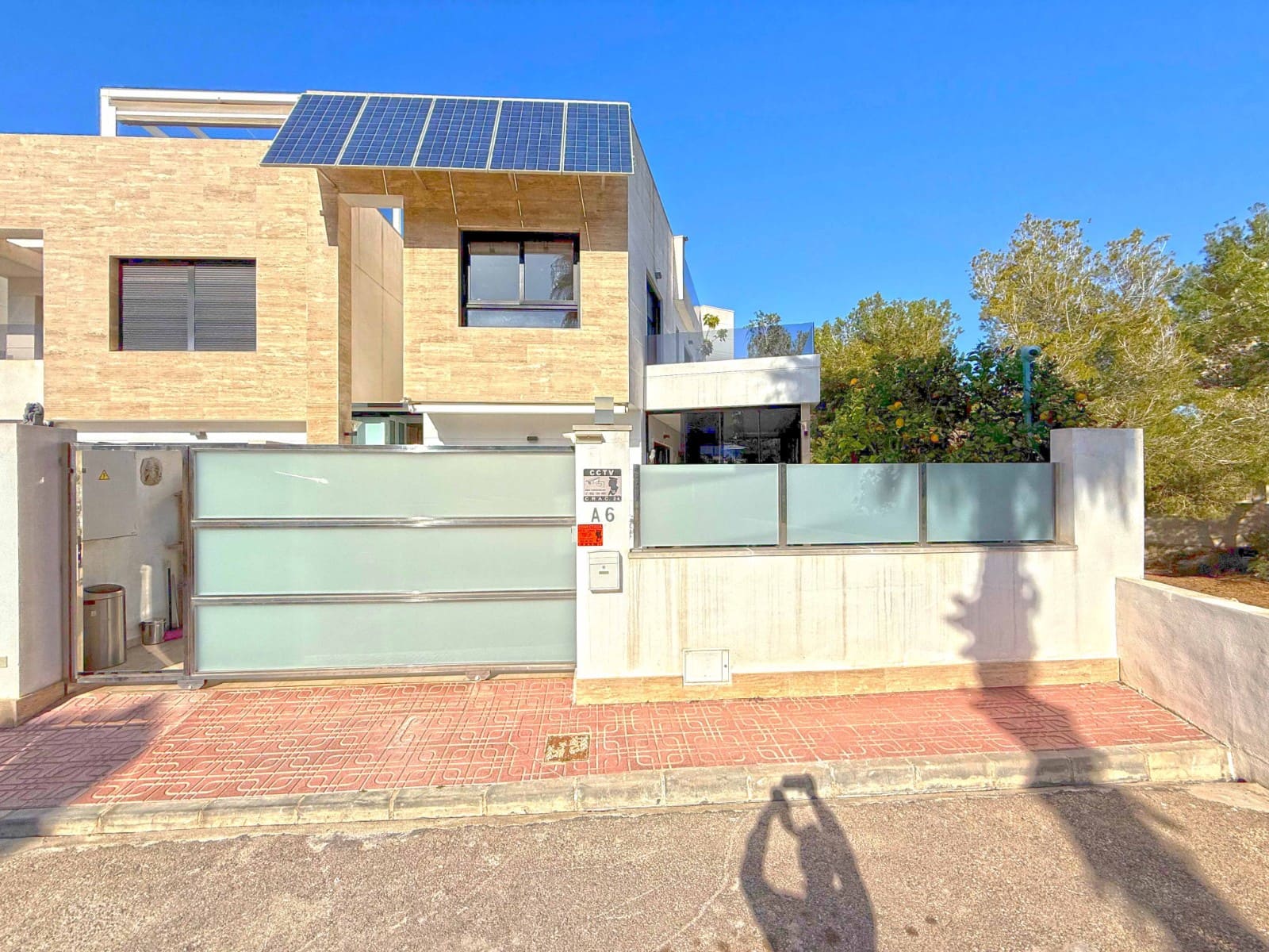 3 bedroom Villa for sale in Villamartin with pool - € 495,000 (Ref: 9199042)