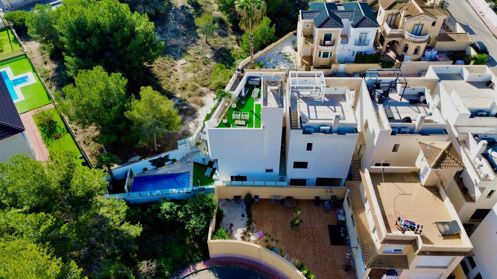 3 bedroom Villa for sale in Villamartin with pool - € 495,000 (Ref: 9199042)