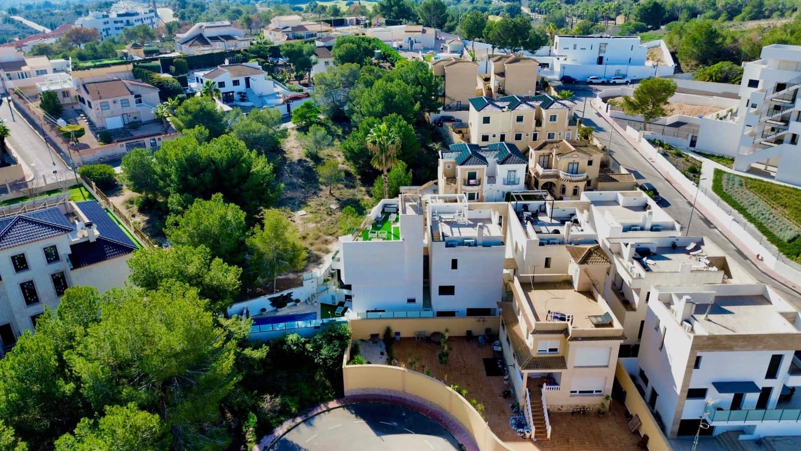 3 bedroom Villa for sale in Villamartin with pool - € 495,000 (Ref: 9199042)