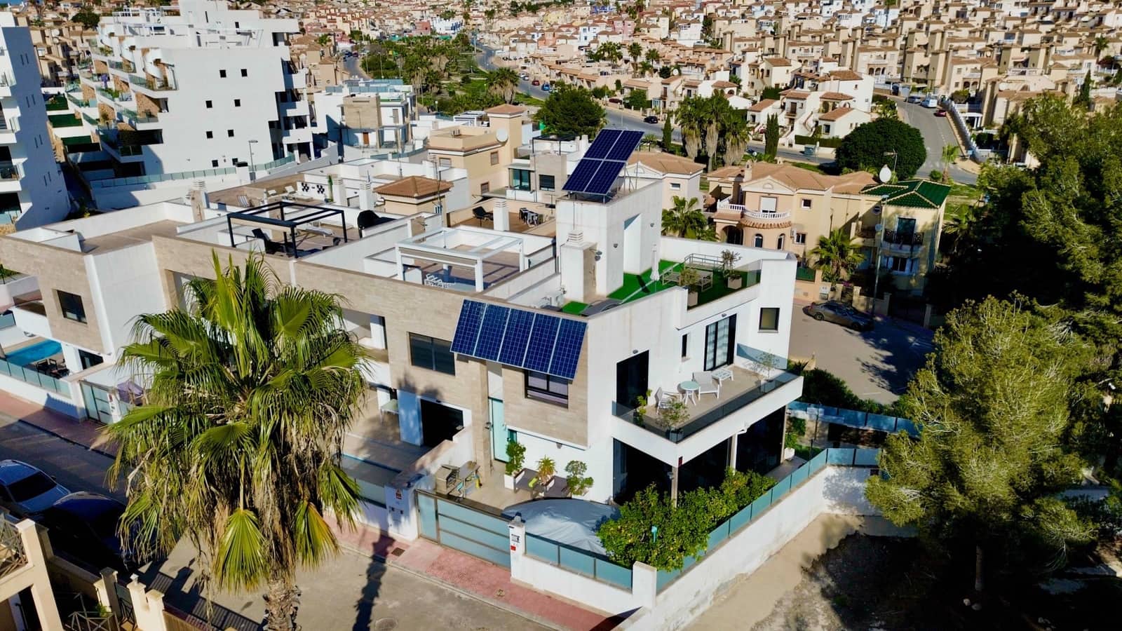 3 bedroom Villa for sale in Villamartin with pool - € 495,000 (Ref: 9199042)