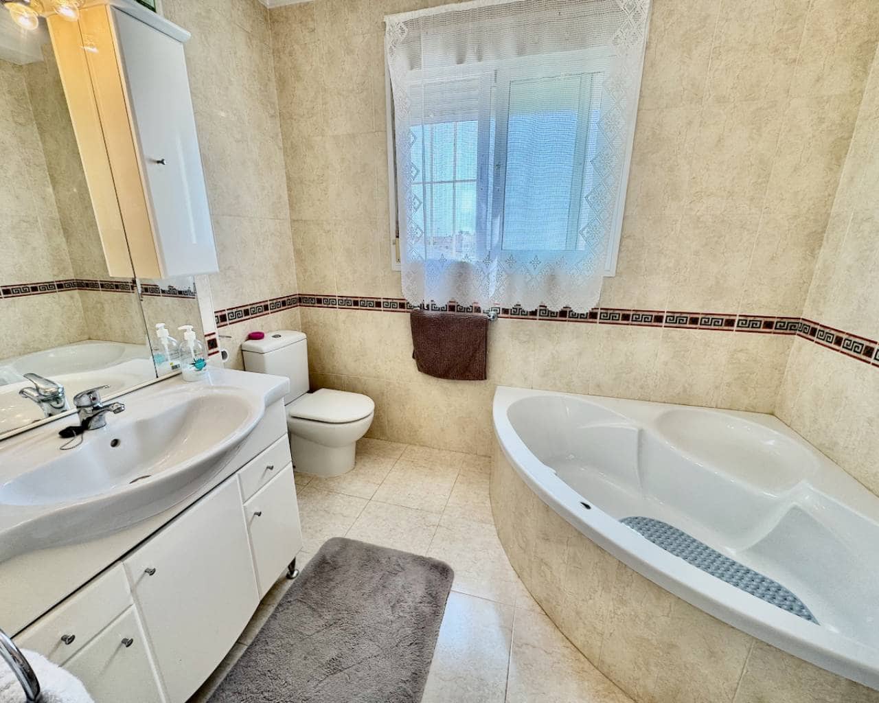 3 bedroom Villa for sale in Ciudad Quesada with pool - € 195,000 (Ref: 9199044)