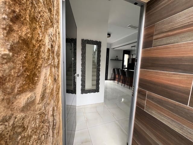 Chalet de 3 habitaciones en Lomas de Cabo Roig - Los Dolses, Orihuela en venta con piscina garaje - 499.000 € (Ref: 9199045)