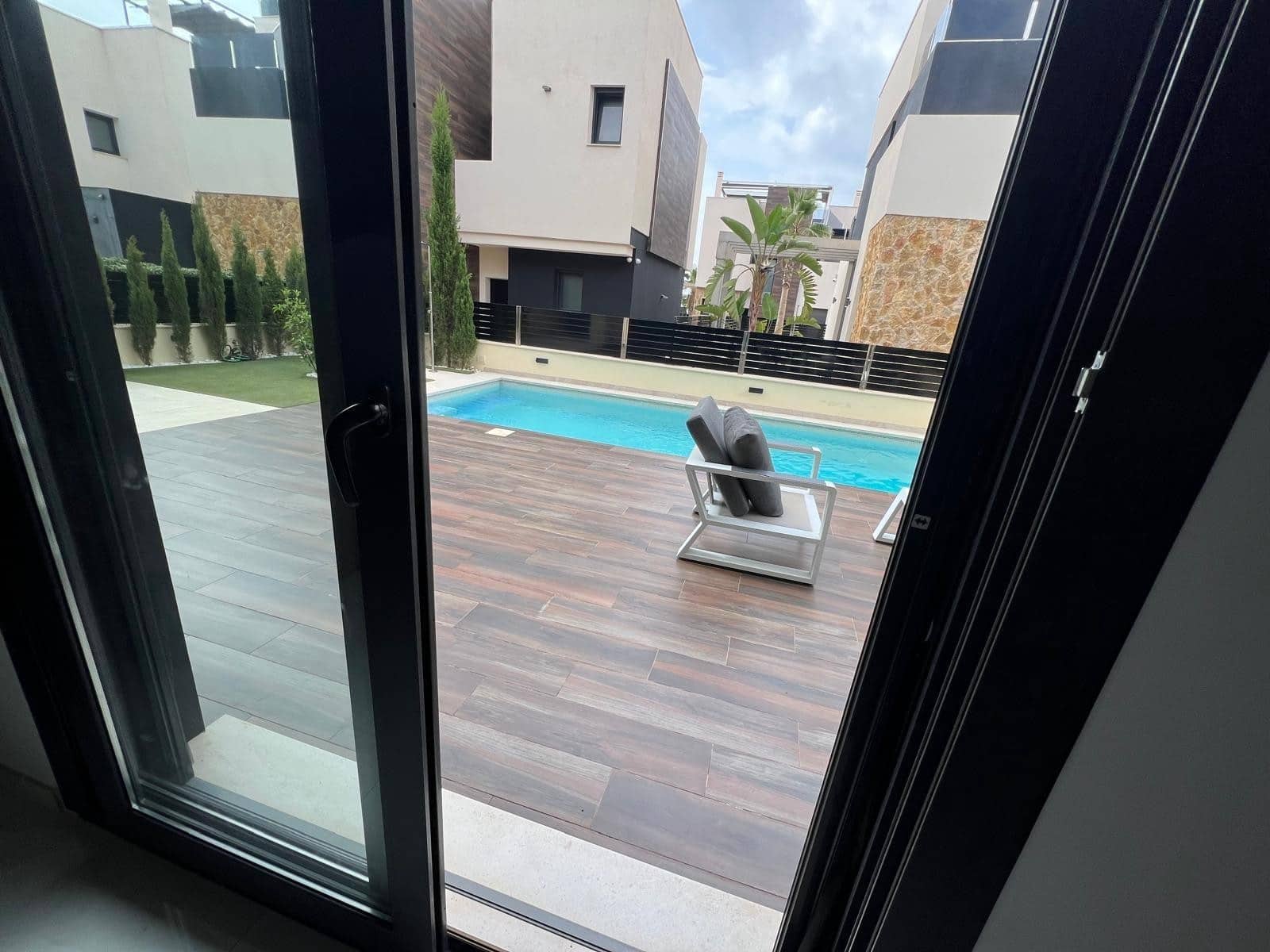 Chalet de 3 habitaciones en Orihuela Costa en venta con piscina garaje - 499.000 € (Ref: 9199045)