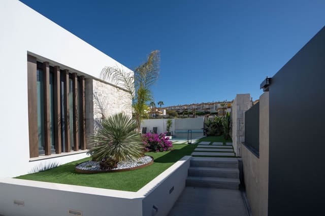 Chalet de 4 habitaciones en Ciudad Quesada, Rojales en venta con piscina - 895.000 € (Ref: 9199051)