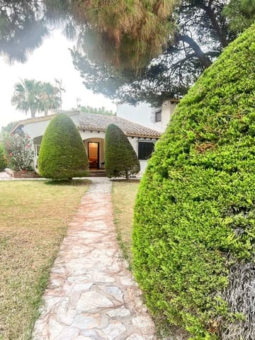 4 bedroom Villa for sale in Punta Prima, Orihuela with pool - € 825,000 (Ref: 9199061)