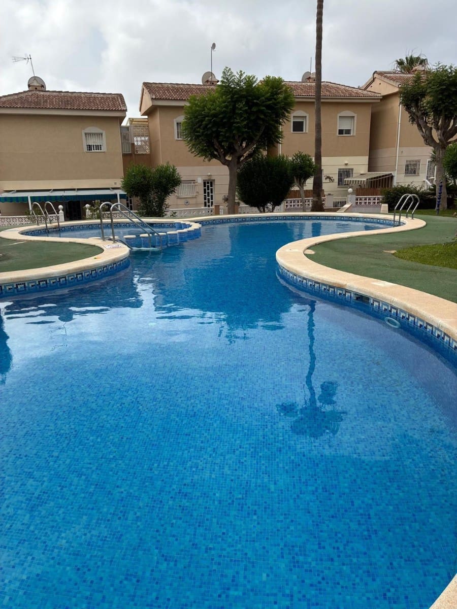 3 bedroom Villa for sale in Ciudad Quesada with pool - € 220,000 (Ref: 9199063)