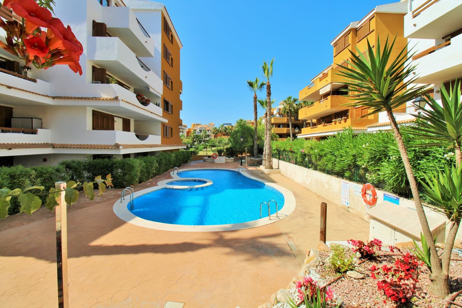 2 bedroom Apartment for sale in Punta Prima with pool - € 259,000 (Ref: 9199069)